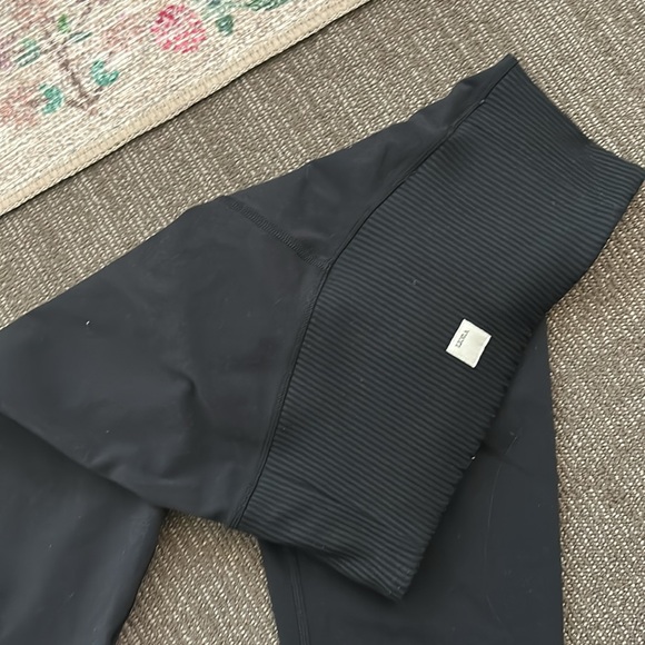 Small Vuori Rib Studio Leggings!! Sooo soft and comfy!✨🤩✨ - Picture 3 of 4